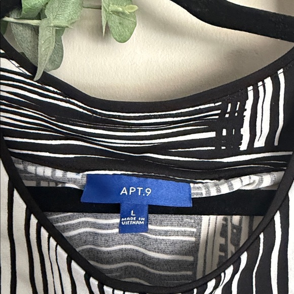 Apt. 9 Black and White Geometric Tank Top - Picture 2 of 2